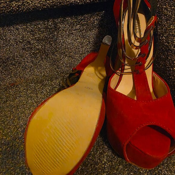 Matching heels - Picture 4 of 4